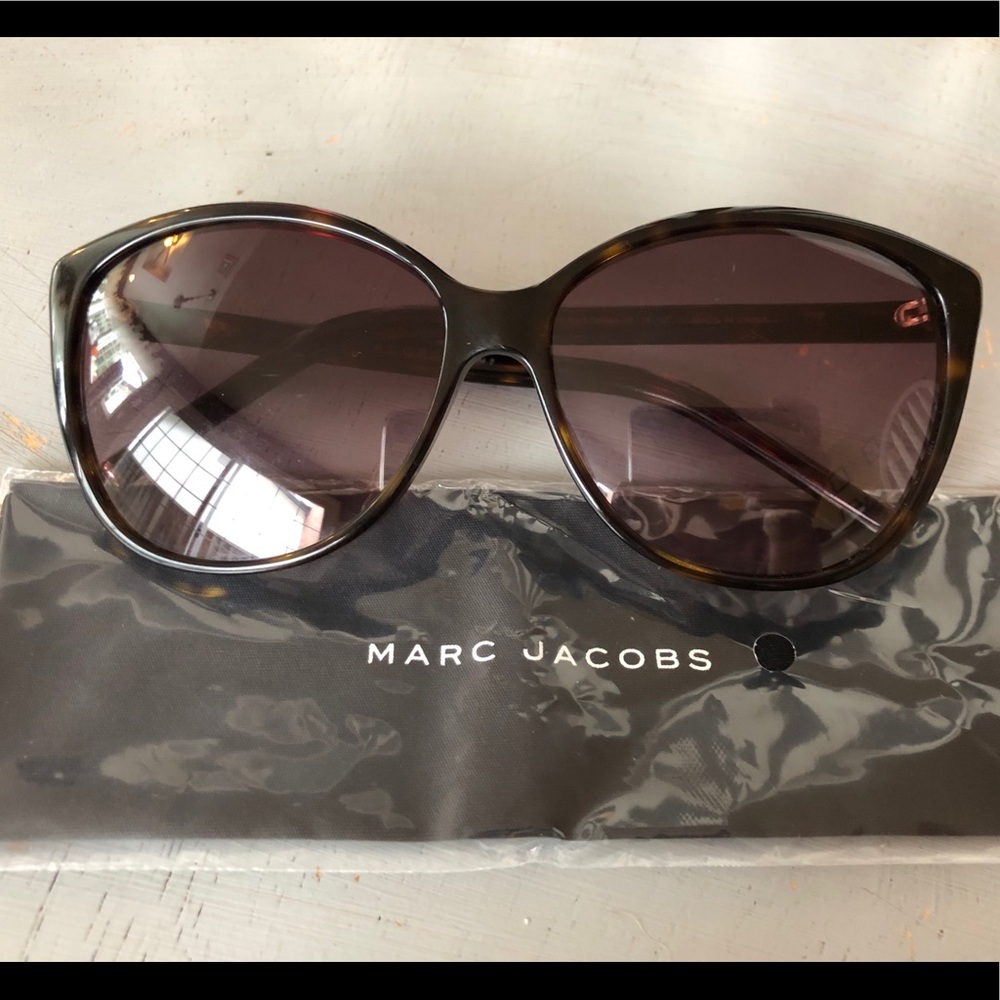 Marc Jacobs Cat-eye Sunglasses
